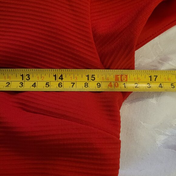 🌹NWOT Express Ribbed Puff Shoulder Sweetheart Midi Dress - Picture 6 of 9